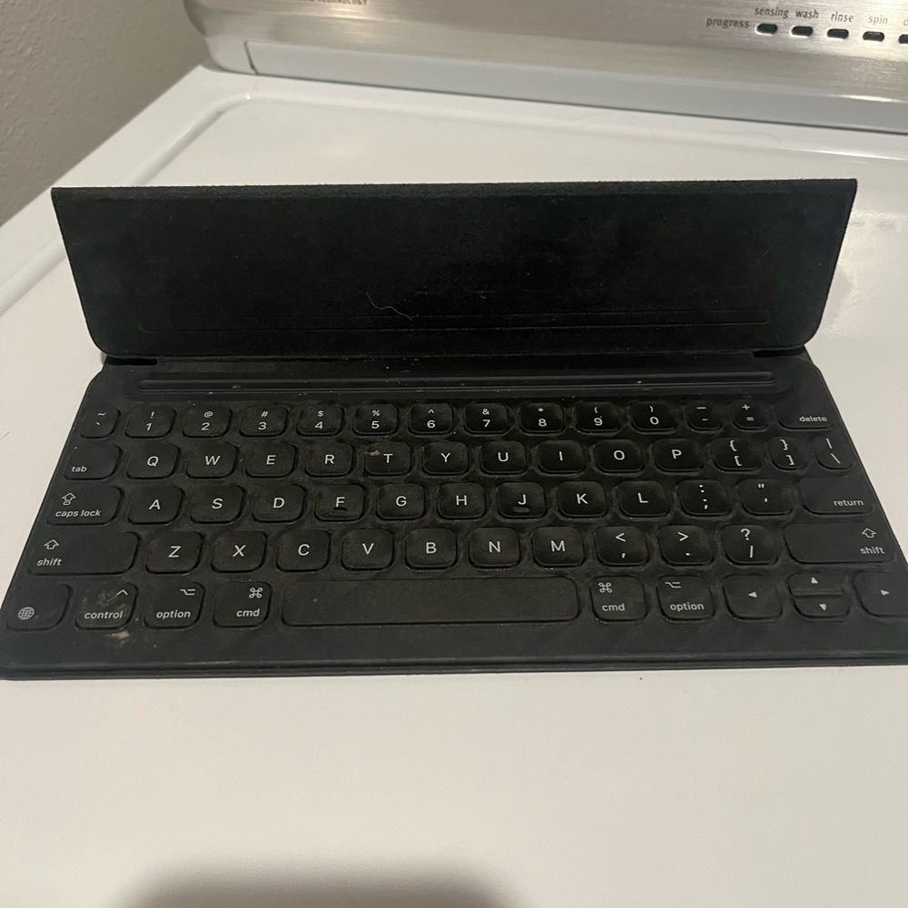 iPad keyboard, picture shows what iPad it fits
